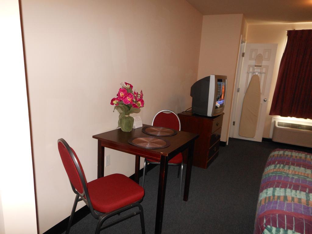 Intown Suites Extended Stay Select Hampton Va חדר תמונה