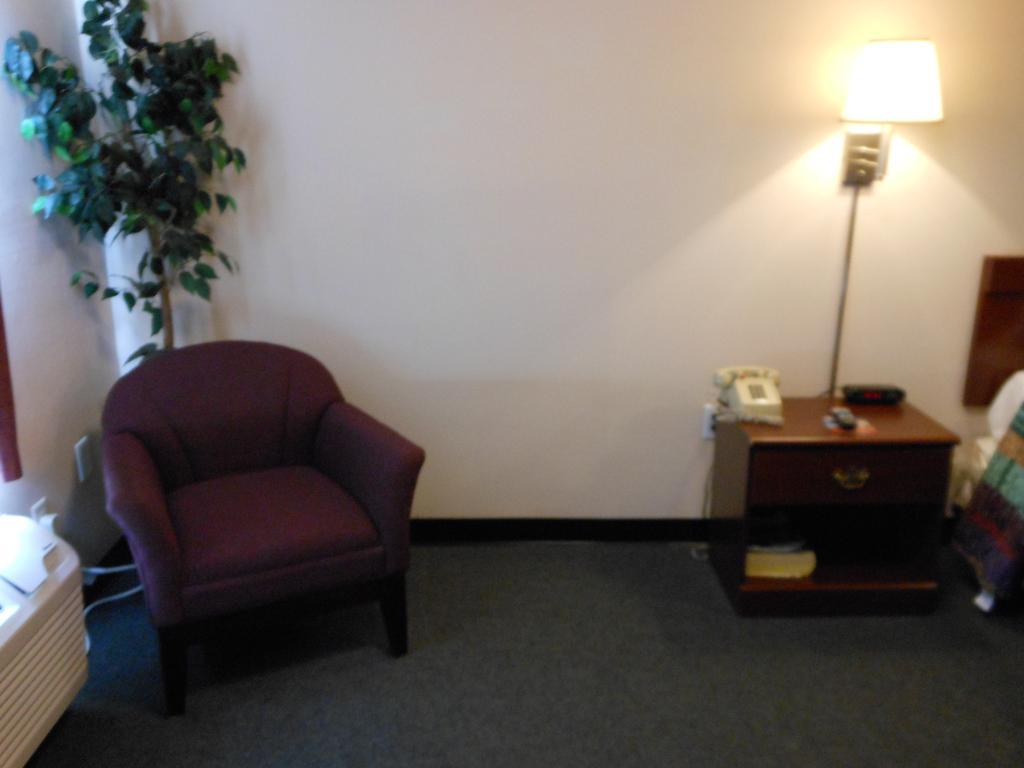 Intown Suites Extended Stay Select Hampton Va מראה חיצוני תמונה